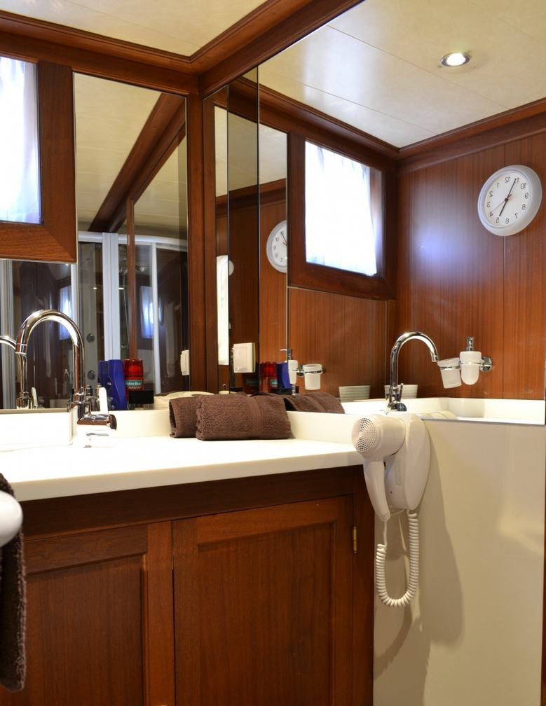 DVI MARIJE yacht charter 5