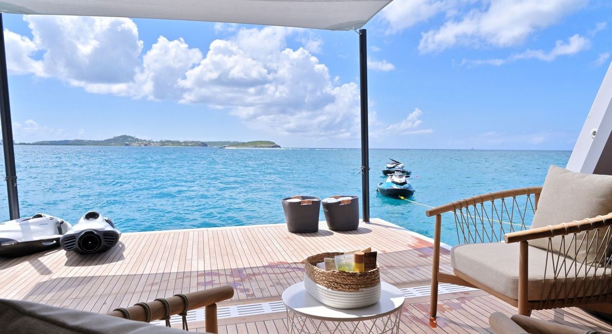 EAU LA LA yacht charter 4