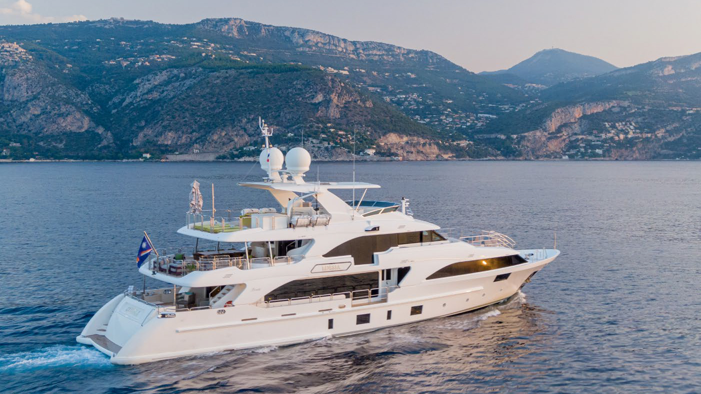 EDESIA yacht charter 1