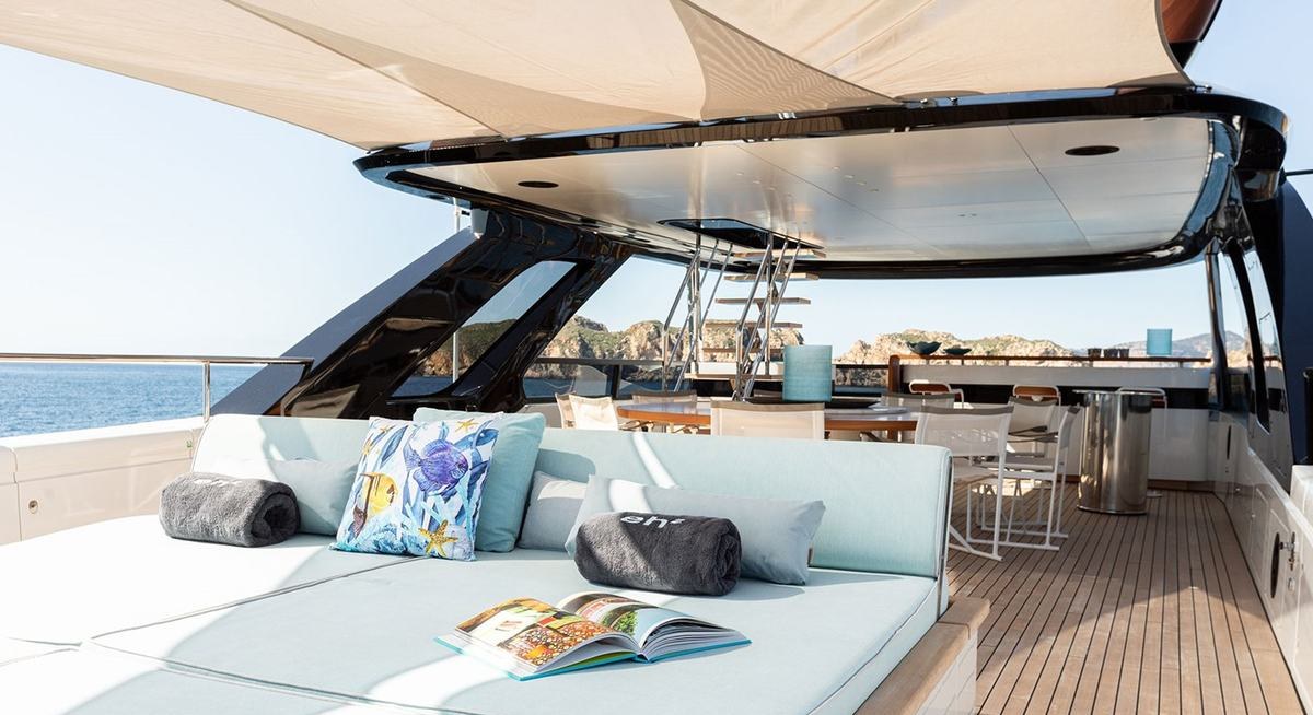 EH2 yacht charter 3