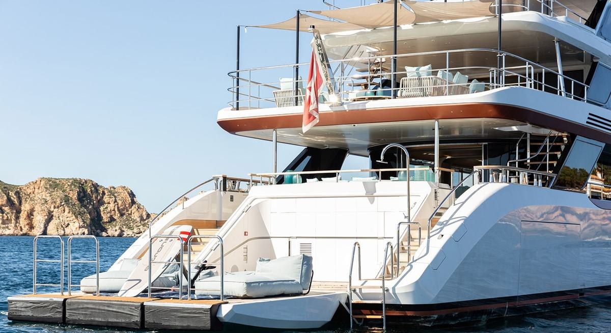 EH2 yacht charter 5
