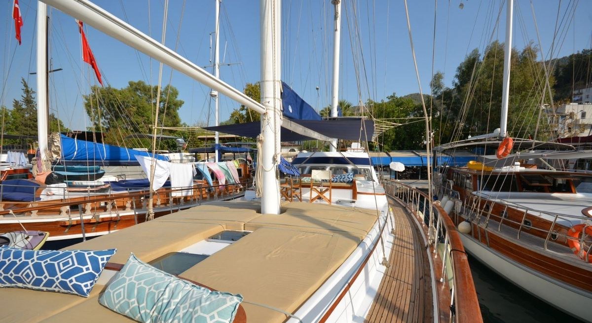 ELOA yacht charter 3