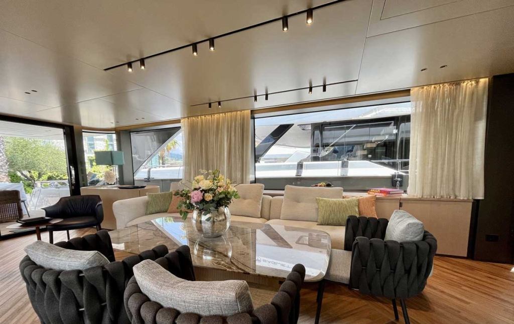 EM3 yacht charter 5
