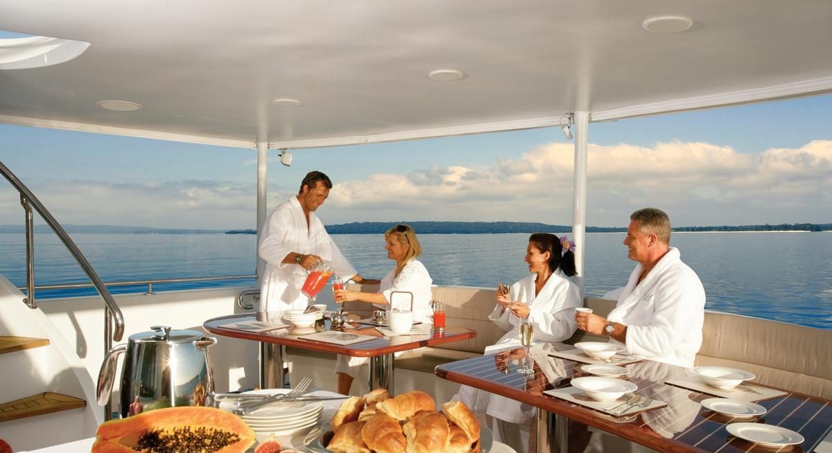 EMERALD LADY yacht charter 3
