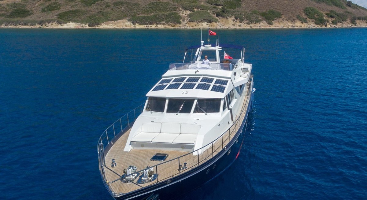 ENIGMA BLUE yacht charter 5