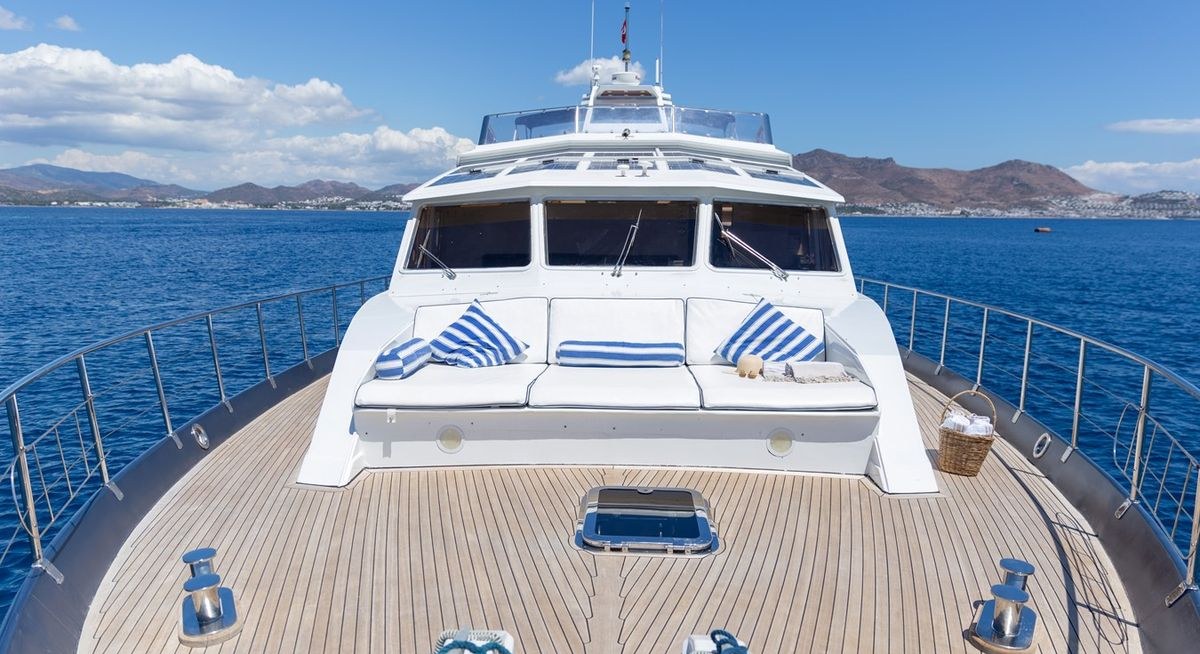 ENIGMA BLUE yacht charter 2