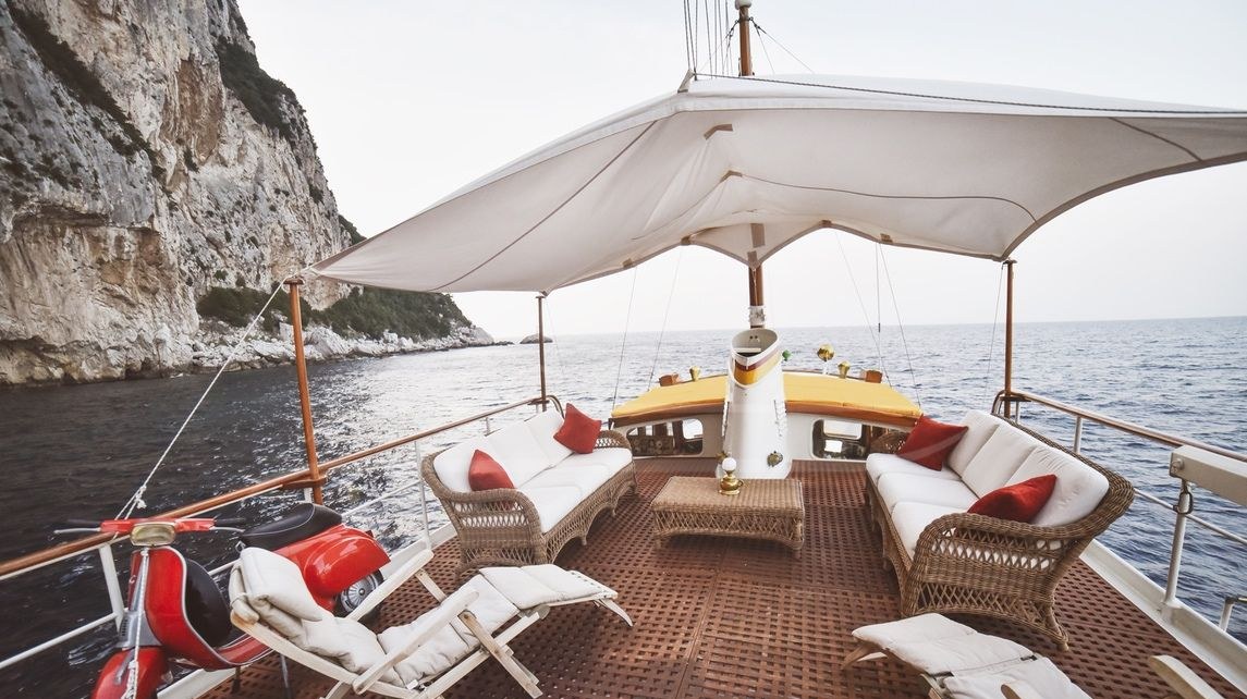 ENTRANCER yacht charter 3