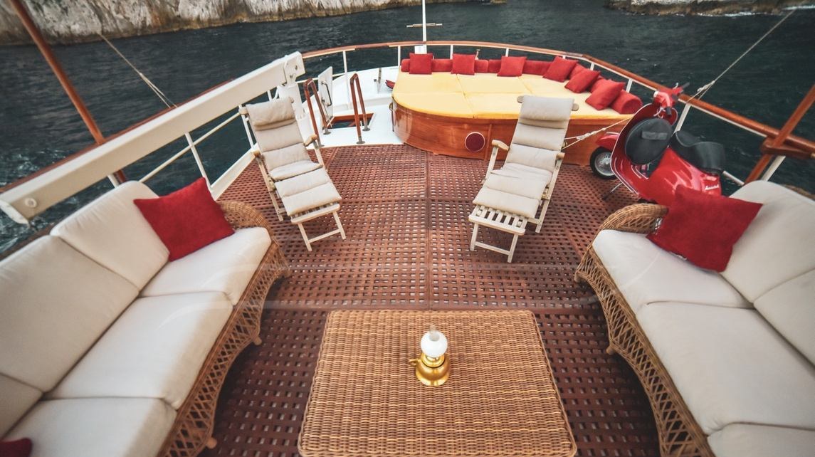 ENTRANCER yacht charter 4