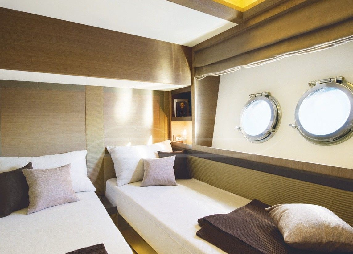 ESMERALDA OF LONDON yacht charter 2