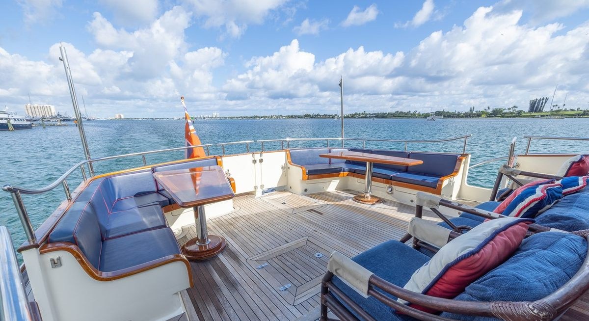 ESSENCE OF CAYMAN yacht charter 4
