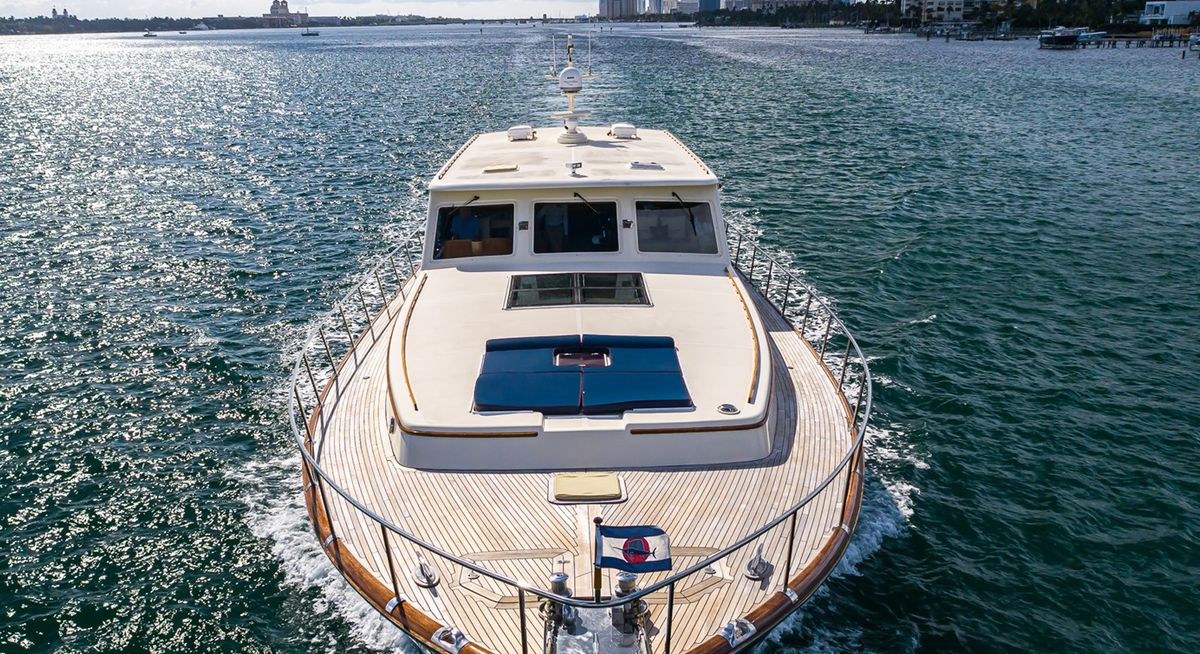 ESSENCE OF CAYMAN yacht charter 2