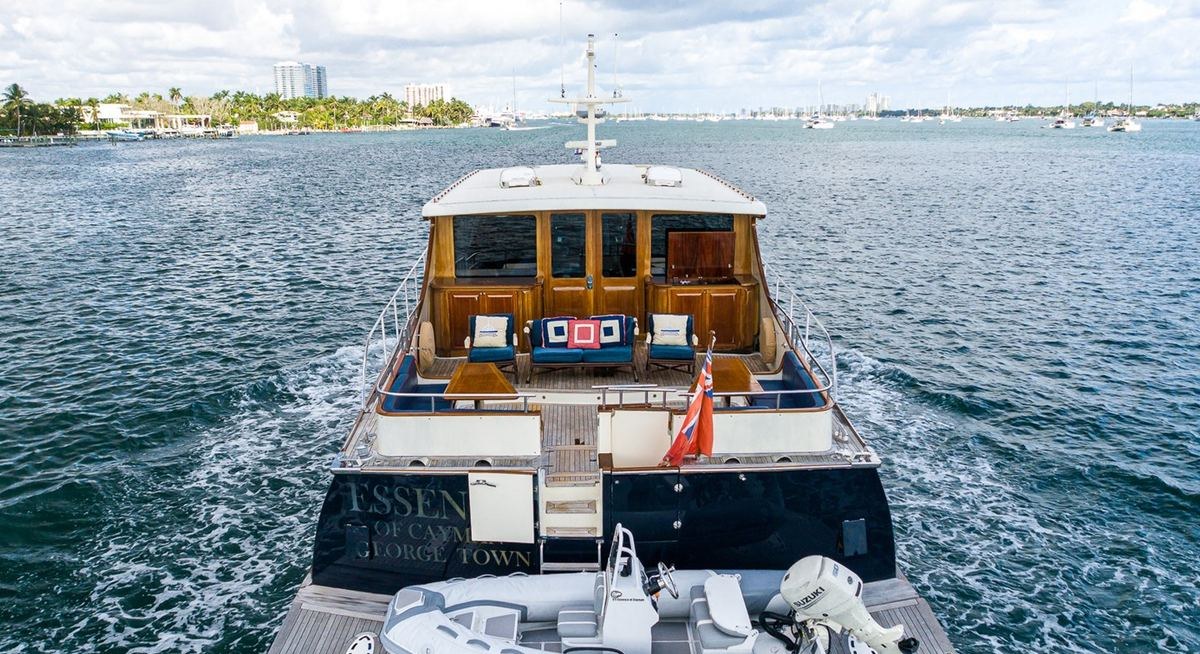 ESSENCE OF CAYMAN yacht charter 5