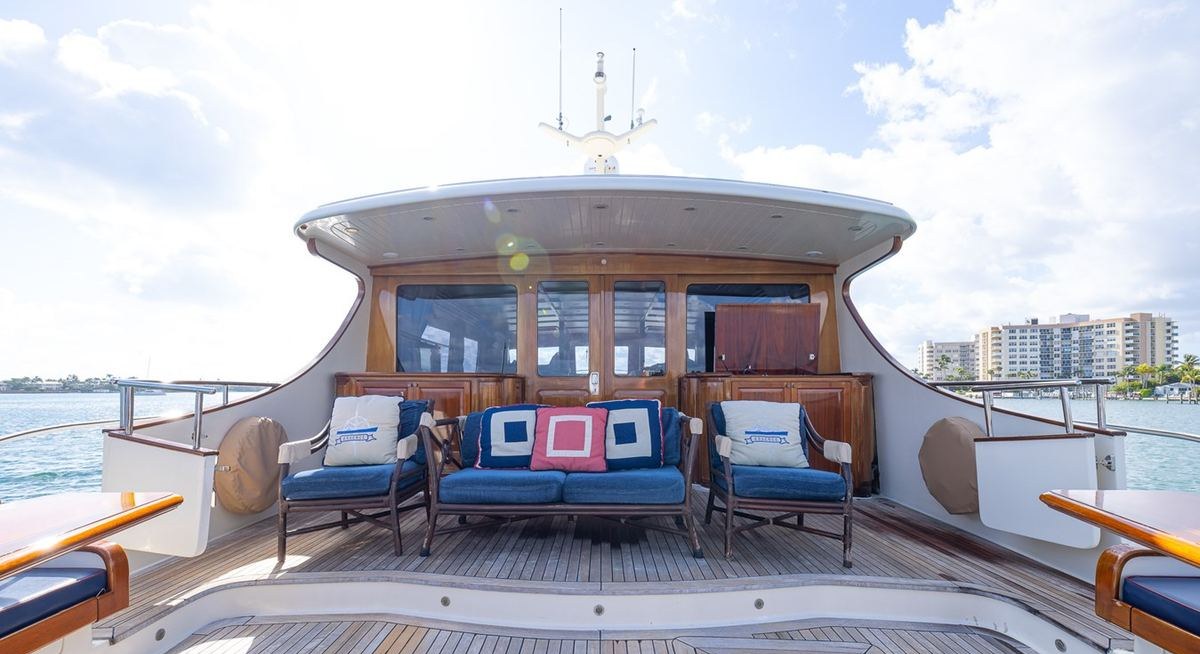 ESSENCE OF CAYMAN yacht charter 3