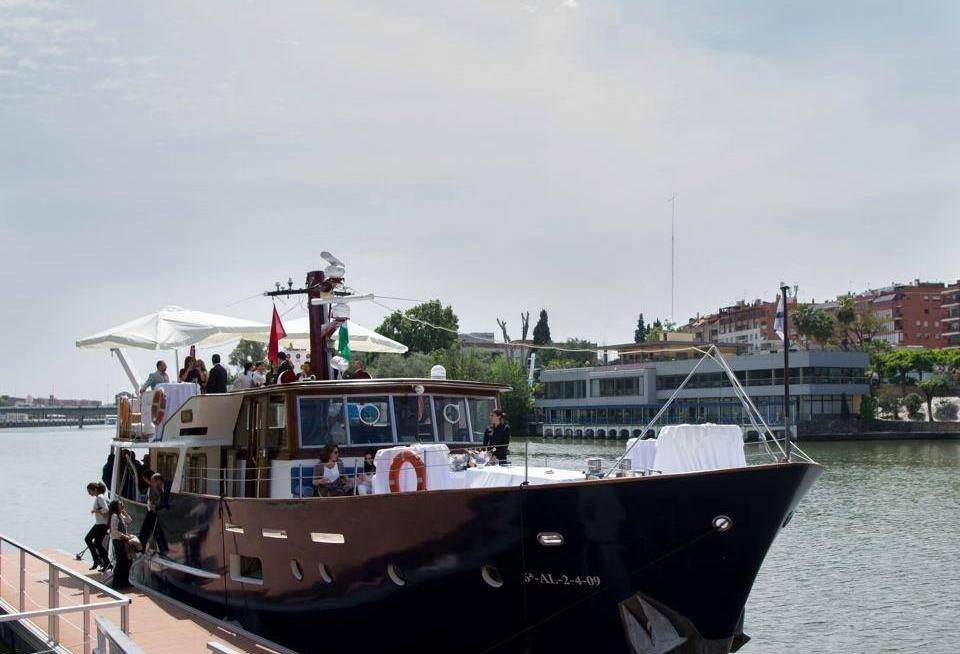 FALCAO UNO yacht charter 1