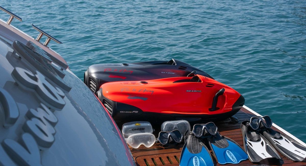 FAR & AWAY yacht charter 5