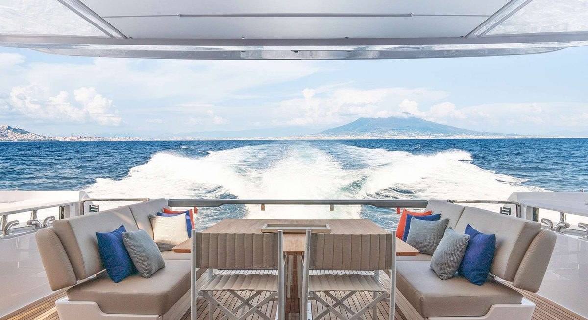 FAST yacht charter 4
