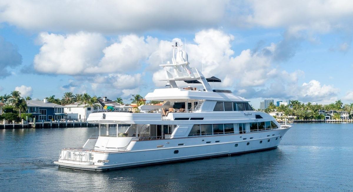 FAVOR yacht charter 5