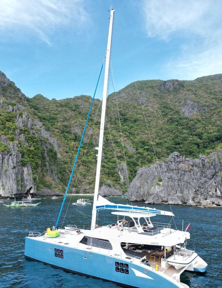 FENG yacht charter 1