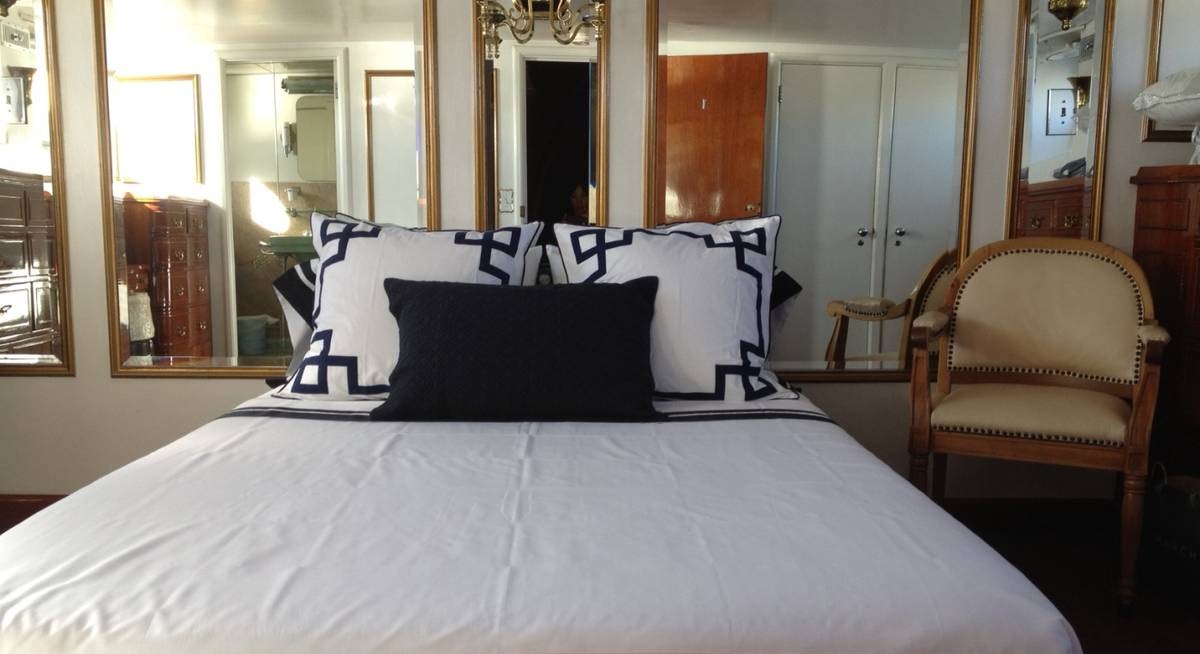 FIFER yacht charter 5