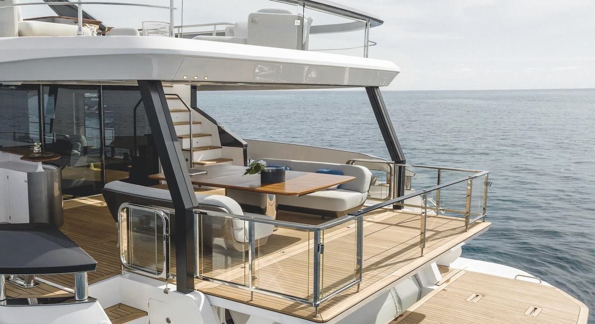 FIRST HORIZON yacht charter 4