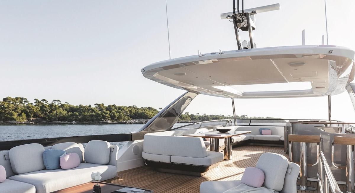 FIRST HORIZON yacht charter 2