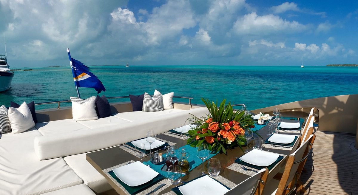FIVE WAVES yacht charter 2