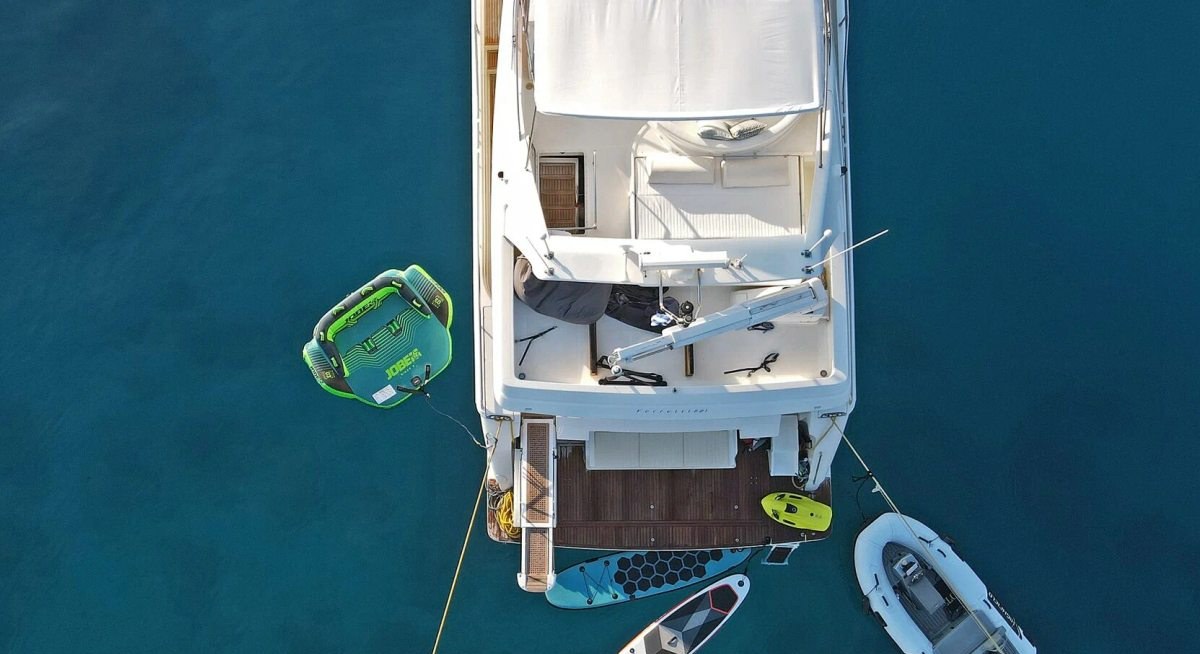 FLOW yacht charter 5