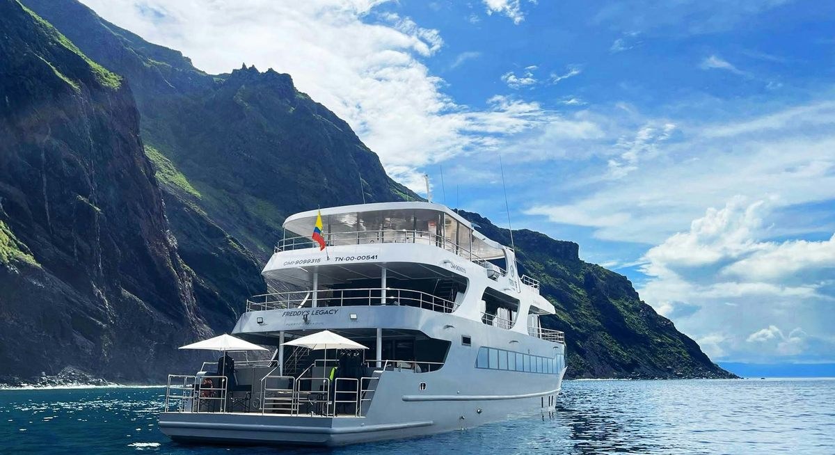 FREDDY'S LEGACY yacht charter 5