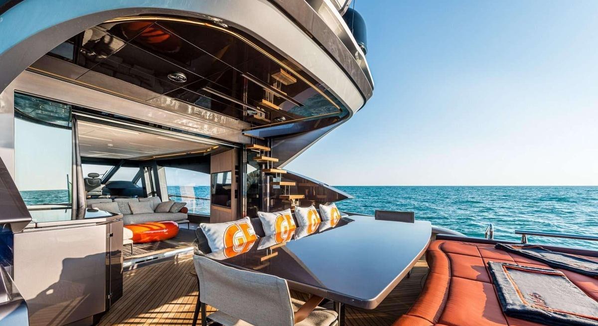 G-FIVE yacht charter 3