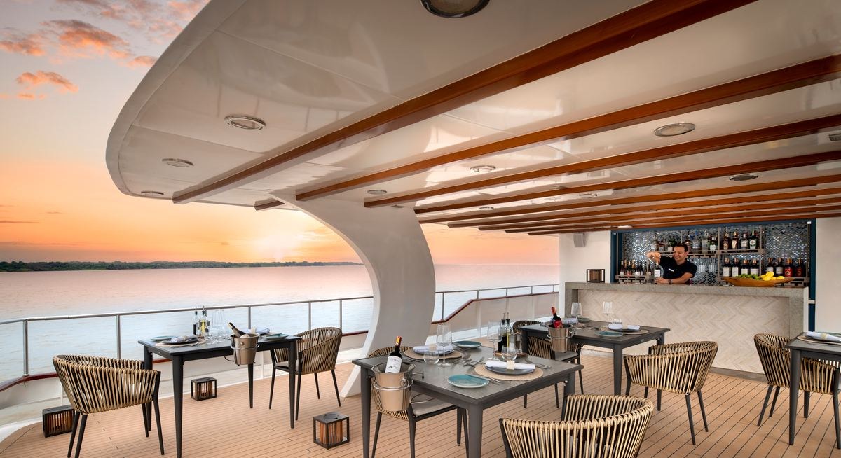 GALAPAGOS EXPLORER yacht charter 3