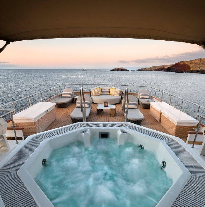 GALAPAGOS EXPLORER yacht charter 2