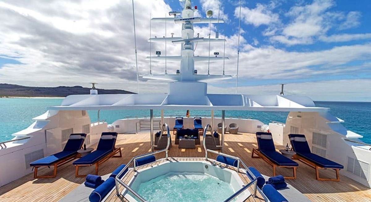 GALAPAGOS HORIZON yacht charter 2