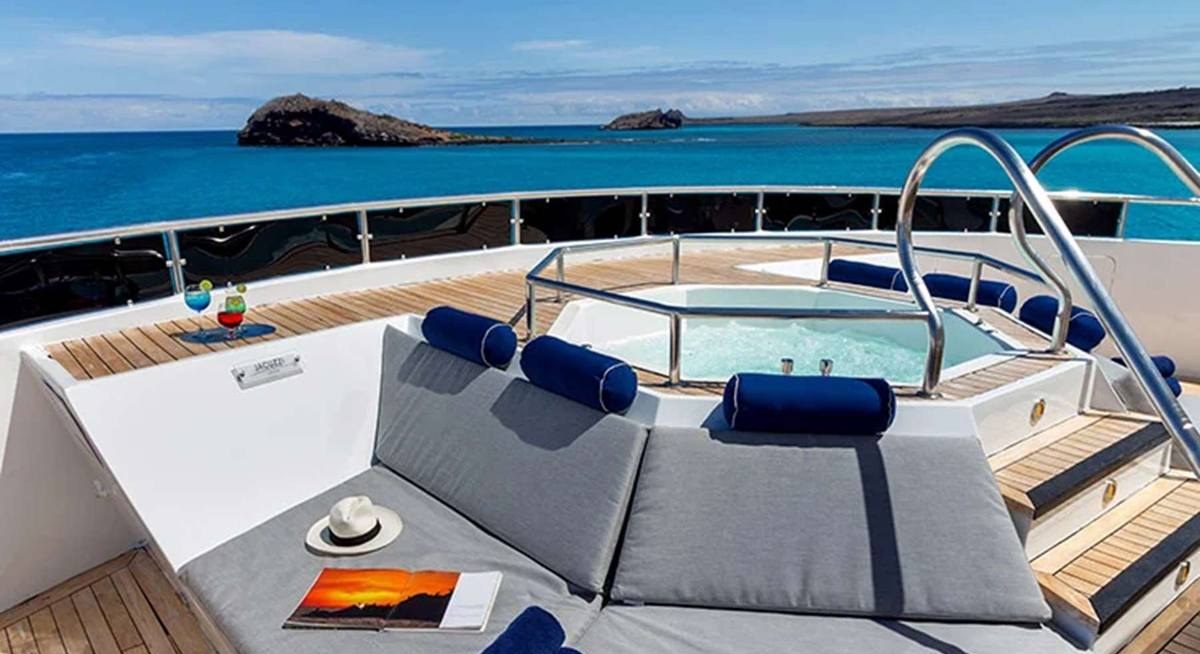 GALAPAGOS HORIZON yacht charter 3