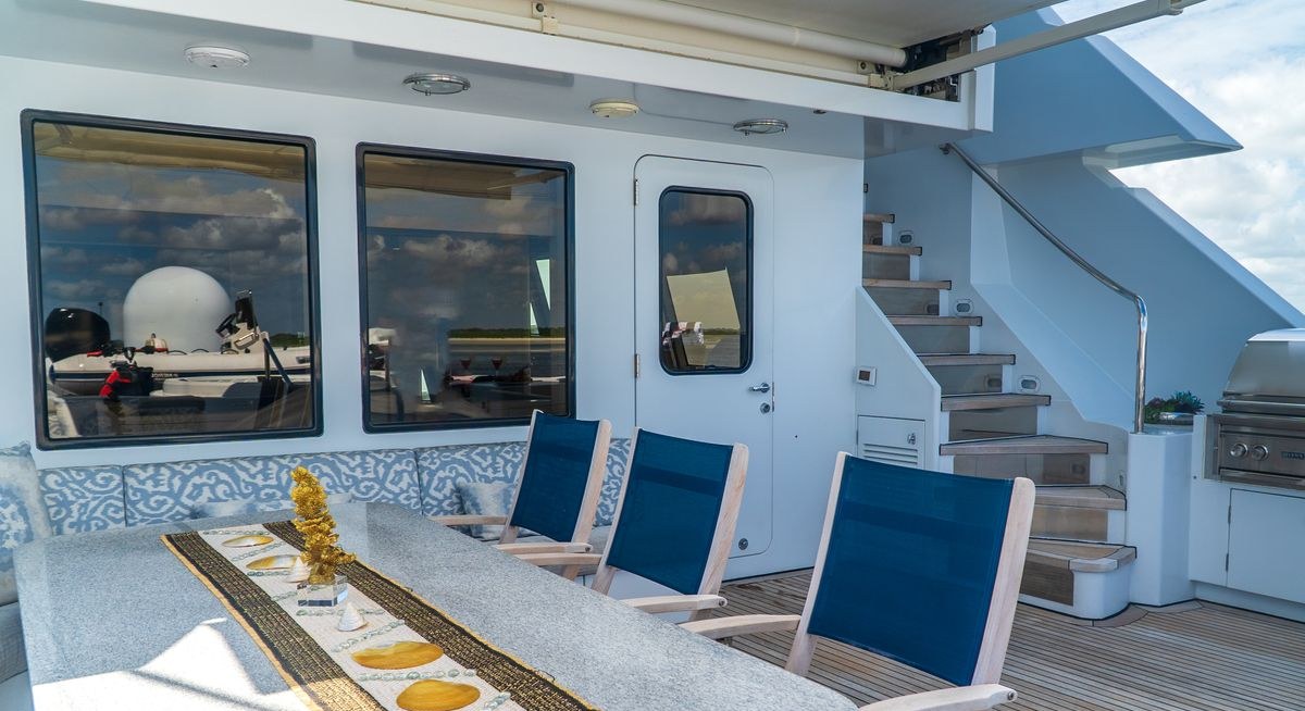 GALE WINDS yacht charter 4