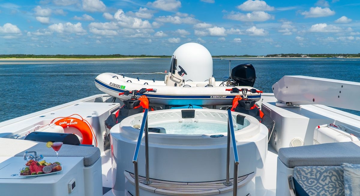 GALE WINDS yacht charter 3