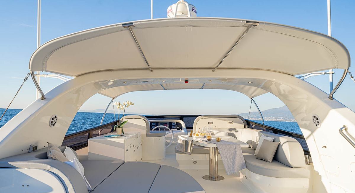 GEMINI 3 yacht charter 3