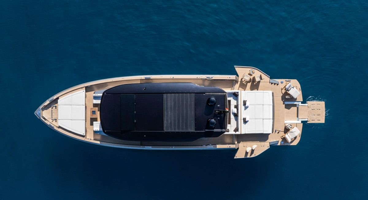 GET LOST yacht charter 3