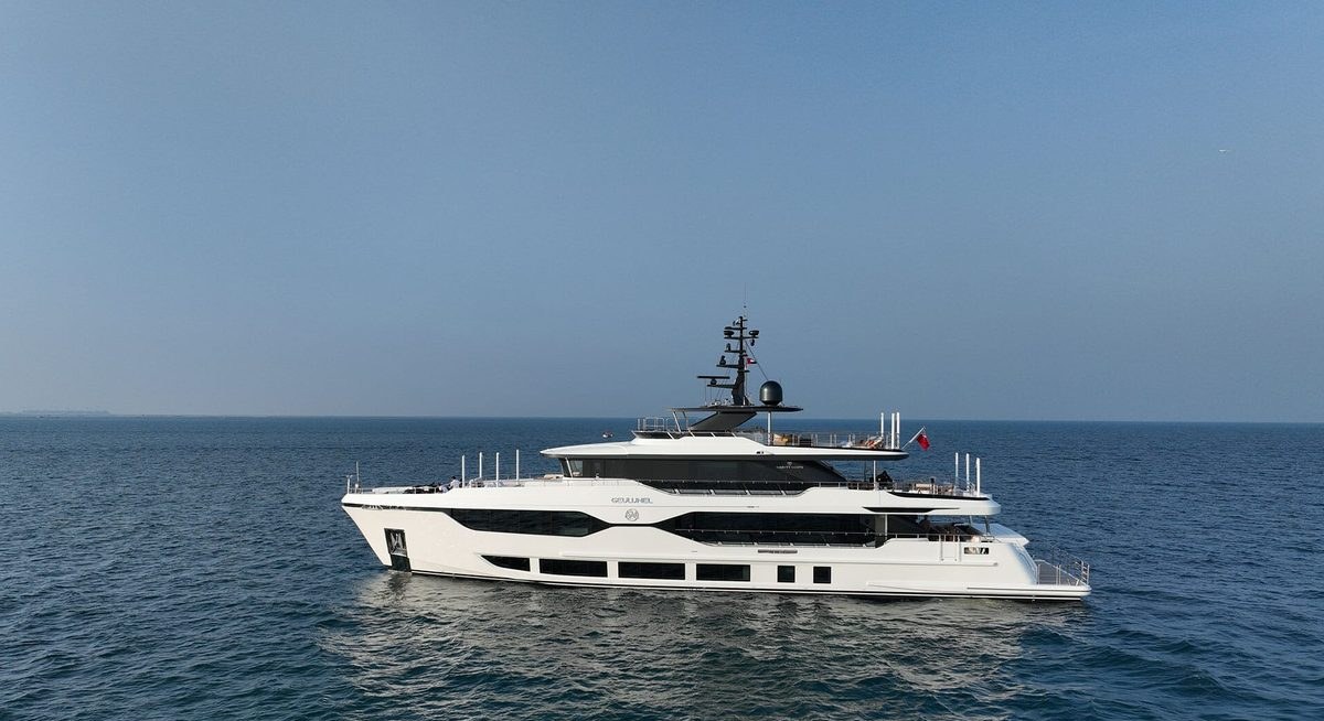 GEULUNEL YACHT CHARTER yacht charter
