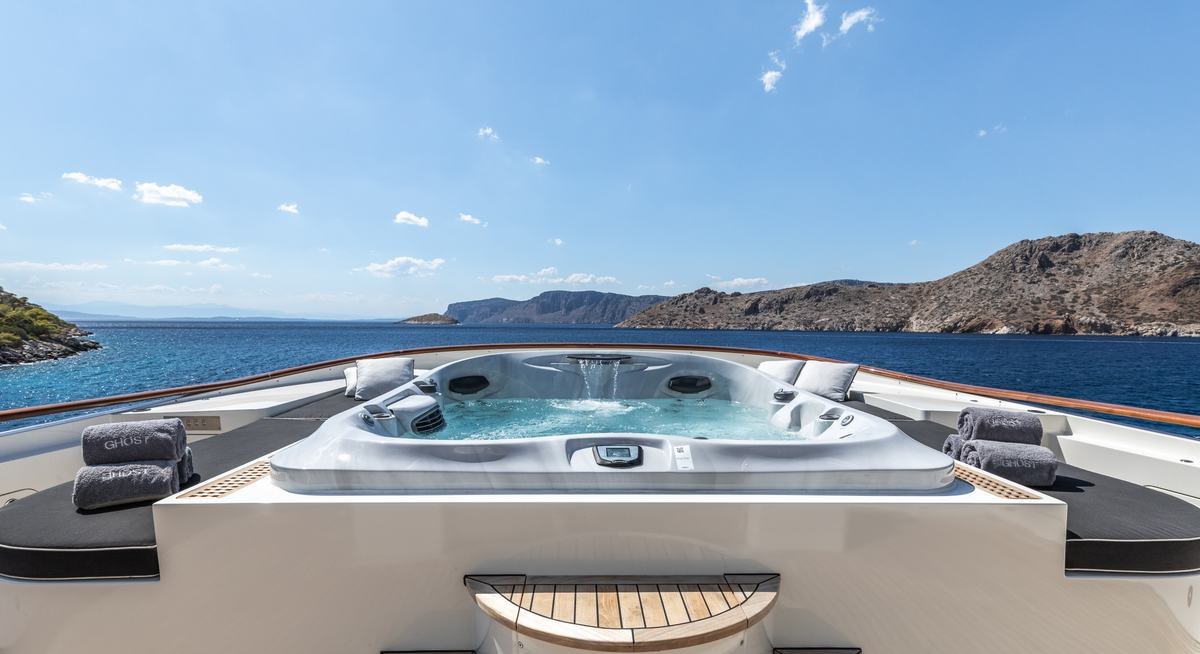 GHOST III yacht charter 2