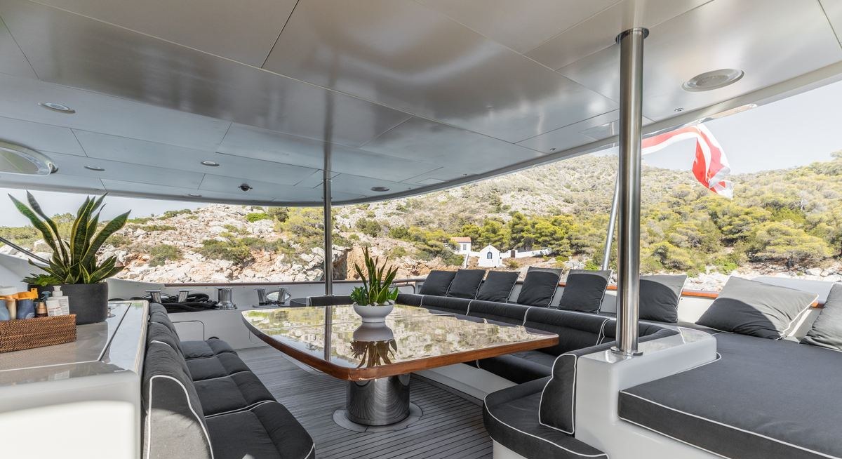 GHOST III yacht charter 4