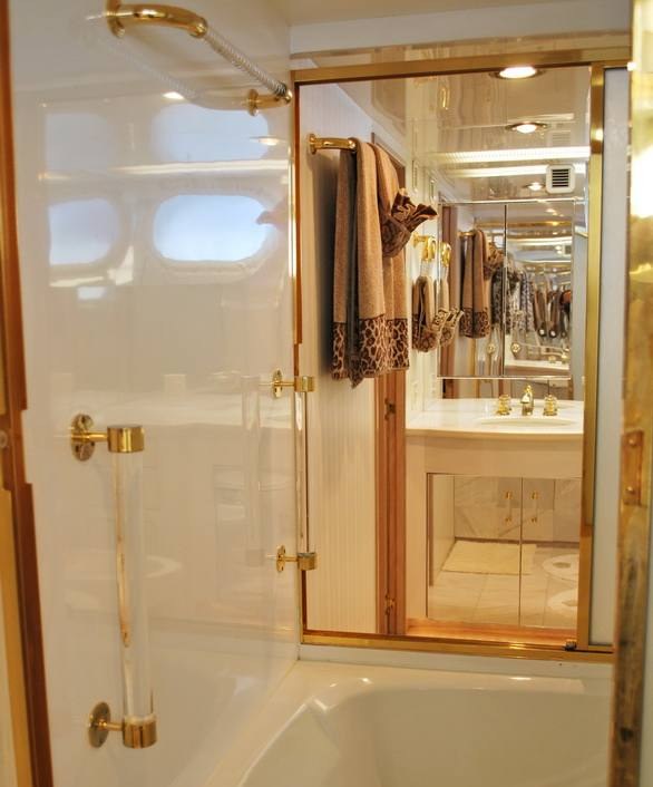 GILAINE O yacht charter 3