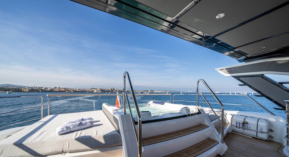 GLASAX yacht charter 2