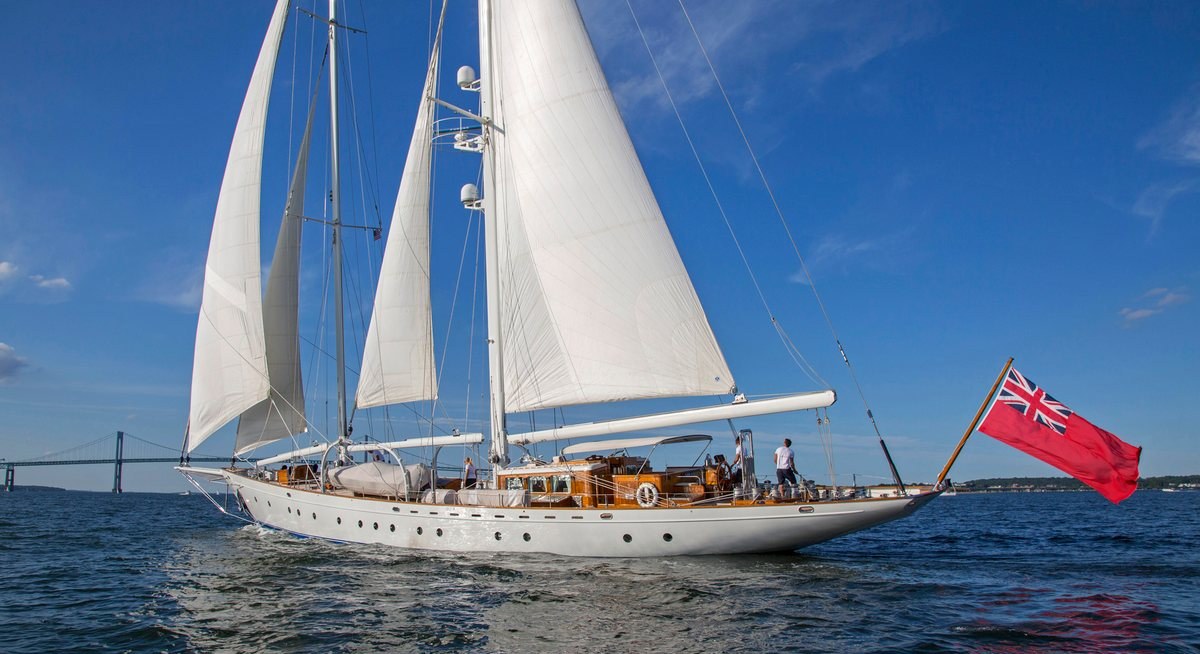 GLORIA yacht charter 3