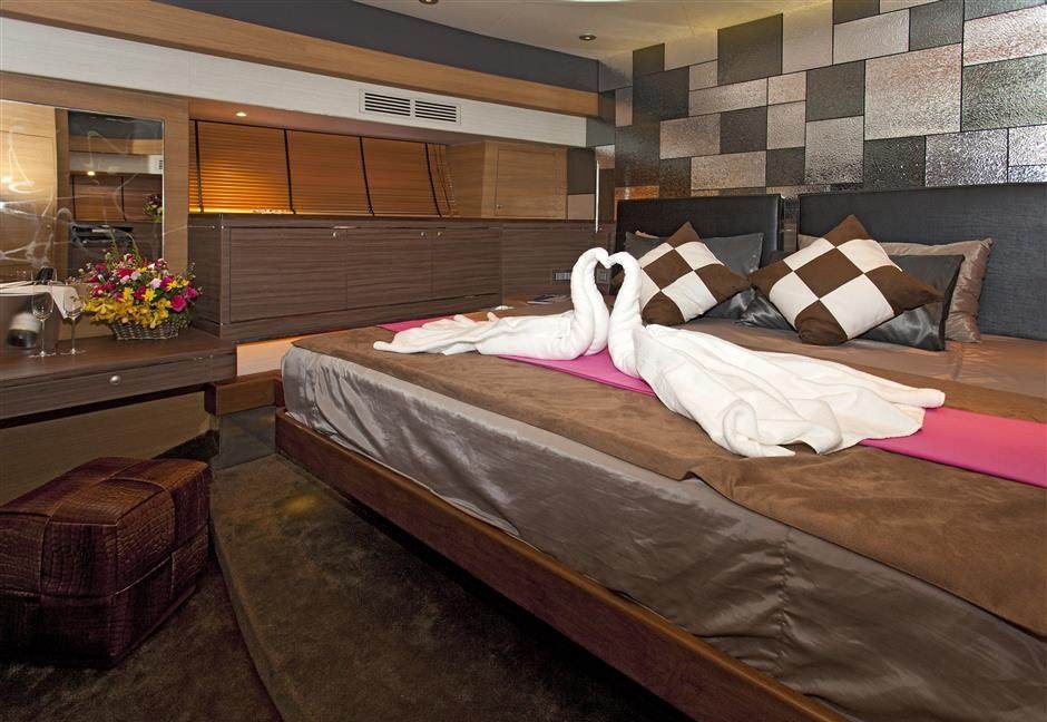 GOLDEN BOY yacht charter 2