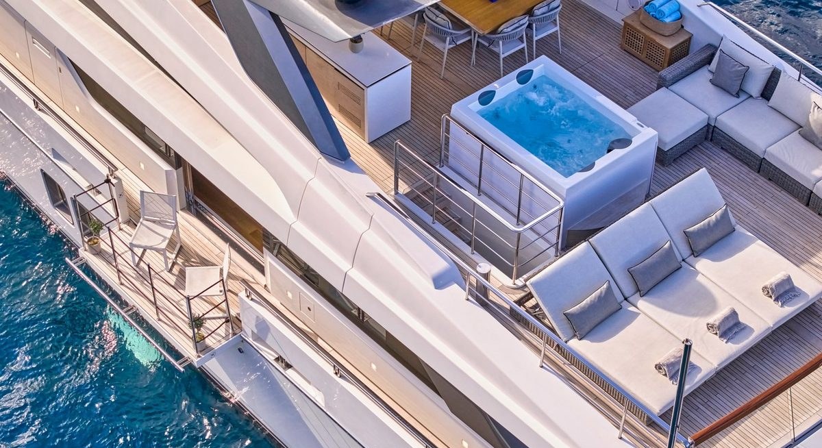 GOLDEN YACHT yacht charter 3