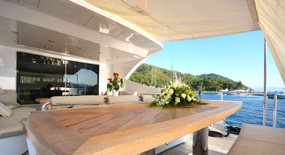 GOLDFINGER yacht charter 2