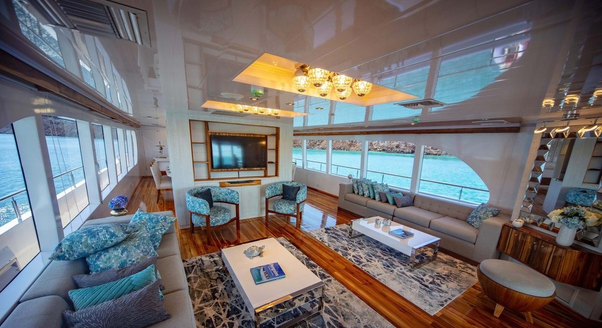 GRAND DAPHNE yacht charter 5