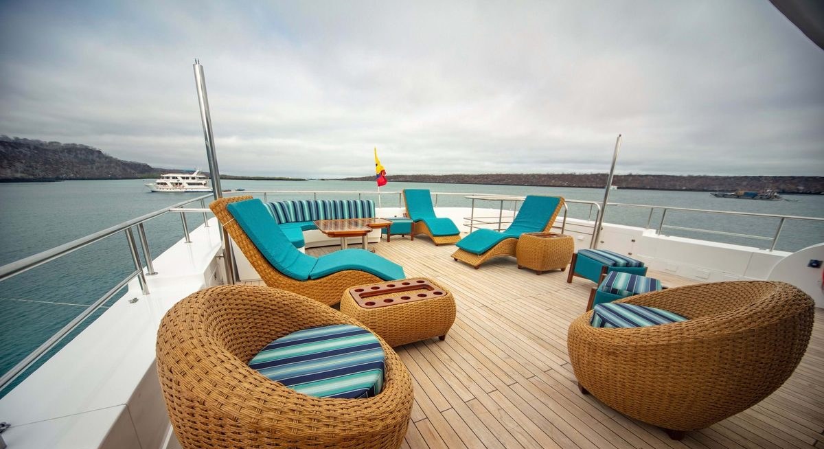 GRAND DAPHNE yacht charter 3