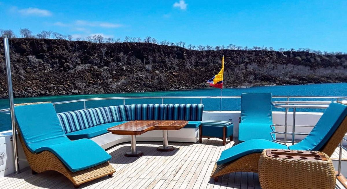 GRAND DAPHNE yacht charter 2