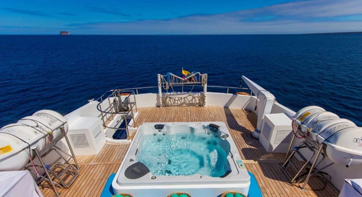 GRAND MAJESTIC yacht charter 3